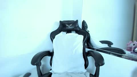 Snapshot of petite_amor chatting on 6, 10, 2025 petite_amor online show from 6, 10, 2025
