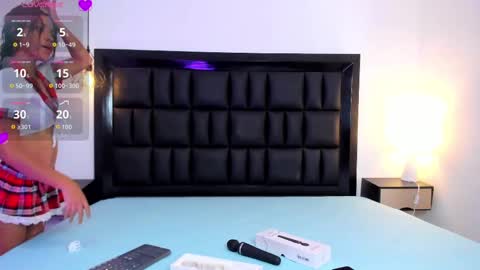 Snapshot of petite_esther chatting on 18, 9, 2025 Esther online show from 18, 9, 2025