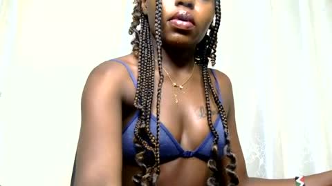 Snapshot of petite_freakette chatting on 12, 7, 2026 Moon online show from 12, 7, 2026