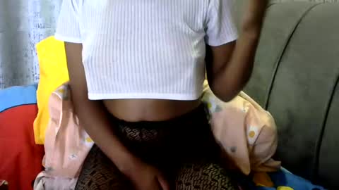 Petite loverr online show from 6, 2, 2025