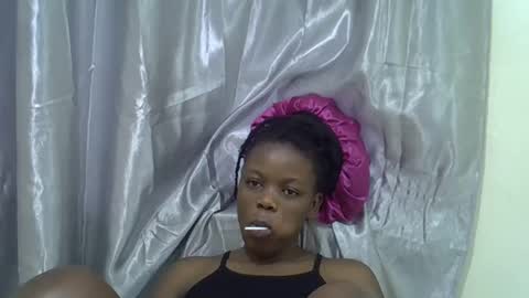 petite_melan online show from 5, 11, 2025