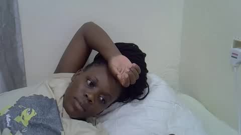 petite_melan online show from 17, 12, 2025