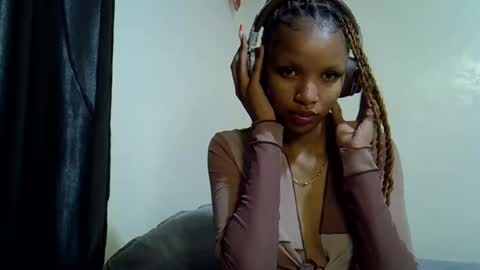 Snapshot of petite_melinda chatting on 13, 7, 2026 petite_melinda online show from 13, 7, 2026