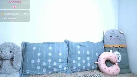 petite paola online show from 5, 3, 2026