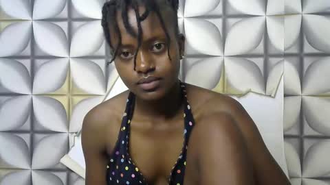 Snapshot of petite_star2 chatting on 18, 10, 2025 petite_star2 online show from 18, 10, 2025
