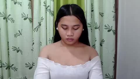 Snapshot of petite_trish chatting on 24, 2, 2025 trish online show from 24, 2, 2025