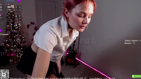 Snapshot of petitebrat chatting on 27, 12, 2024 PiperAvery online show from 27, 12, 2024