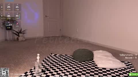 Snapshot of petitebrat chatting on 25, 10, 2025 PiperAvery online show from 25, 10, 2025