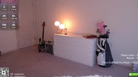 Snapshot of petitebrat chatting on 31, 5, 2026 PiperAvery online show from 31, 5, 2026
