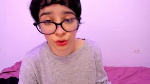 Snapshot of petitee_lunna chatting on 23, 7, 2026 Lunna online show from 23, 7, 2026