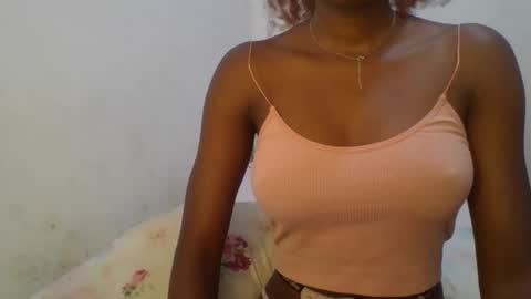 Snapshot of petiteediva chatting on 22, 4, 2026 diva online show from 22, 4, 2026