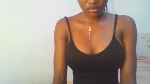 Snapshot of petiteediva chatting on 3, 5, 2026 diva online show from 3, 5, 2026