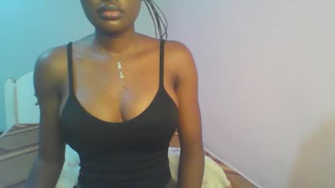 Snapshot of petiteediva chatting on 7, 5, 2026 diva online show from 7, 5, 2026