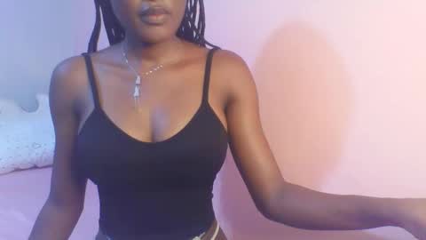 Snapshot of petiteediva chatting on 8, 5, 2026 diva online show from 8, 5, 2026