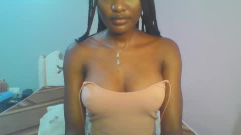 Snapshot of petiteediva chatting on 13, 5, 2026 diva online show from 13, 5, 2026