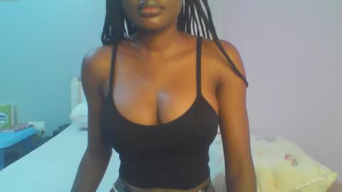 Snapshot of petiteediva chatting on 24, 5, 2026 diva online show from 24, 5, 2026