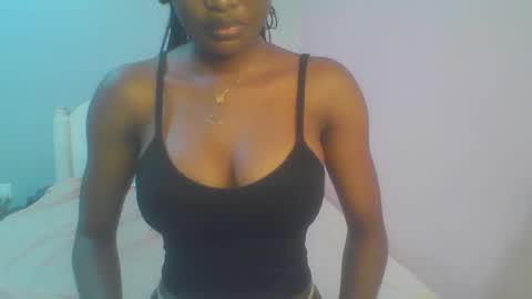 Snapshot of petiteediva chatting on 30, 5, 2026 diva online show from 30, 5, 2026
