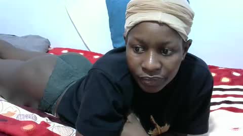 Snapshot of petitegirly12 chatting on 19, 2, 2025 petitegirly12 online show from 19, 2, 2025
