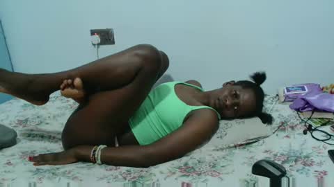 Snapshot of petitegirly12 chatting on 6, 3, 2025 petitegirly12 online show from 6, 3, 2025