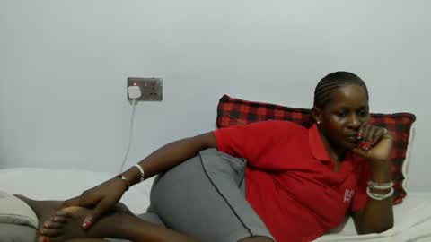 Snapshot of petitegirly12 chatting on 11, 3, 2025 petitegirly12 online show from 11, 3, 2025