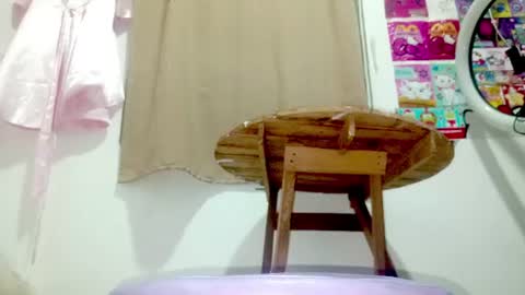 Snapshot of petiteivoryqueen chatting on 11, 7, 2026 danna online show from 11, 7, 2026