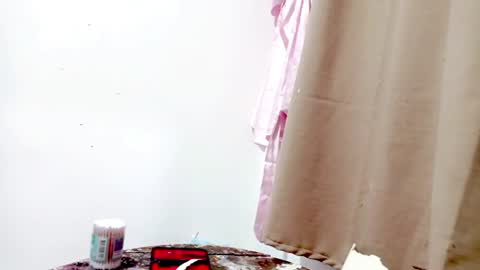 Snapshot of petiteivoryqueen chatting on 27, 7, 2026 danna online show from 27, 7, 2026