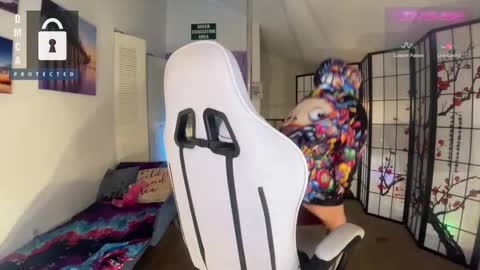 Snapshot of petitejewel chatting on 5, 3, 2025 Jules online show from 5, 3, 2025