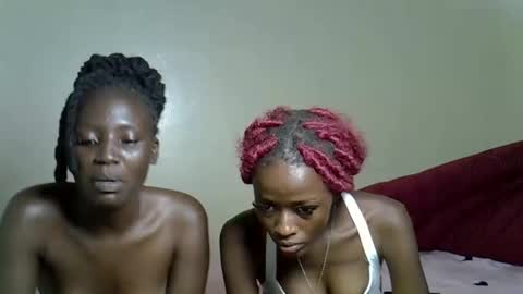 Snapshot of petitekittyy chatting on 26, 4, 2026 Kitty online show from 26, 4, 2026