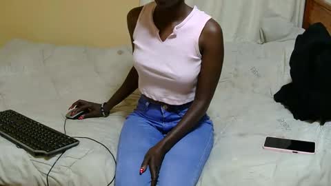 Snapshot of petitekittyy chatting on 28, 4, 2026 Kitty online show from 28, 4, 2026