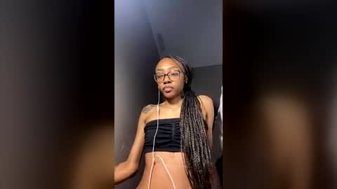 Snapshot of petitetingz chatting on 2, 7, 2026 petitetingz online show from 2, 7, 2026