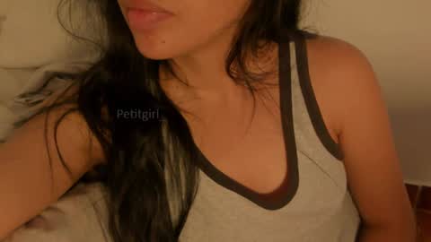 Snapshot of petitgirl_ chatting on 5, 3, 2025 J A S S online show from 5, 3, 2025