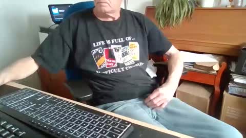 Snapshot of petitwilly chatting on 25, 3, 2026 petitwilly online show from 25, 3, 2026