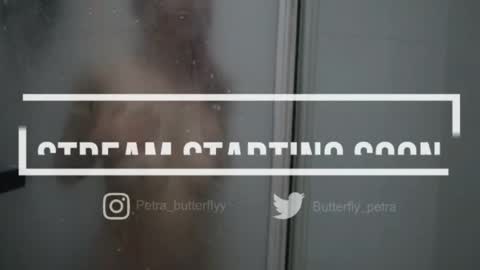 Snapshot of petra_butterfly chatting on 9, 5, 2026 i.. .U can call me Nick .... Help me to reach 200 thumbs up online show from 9, 5, 2026