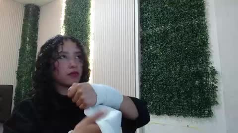 Snapshot of pettymoon chatting on 3, 11, 2025 Moon online show from 3, 11, 2025