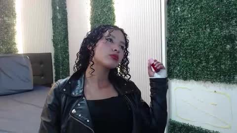 Snapshot of pettymoon chatting on 4, 11, 2025 Moon online show from 4, 11, 2025