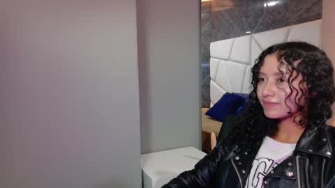 Snapshot of pettymoon chatting on 14, 11, 2025 Moon online show from 14, 11, 2025