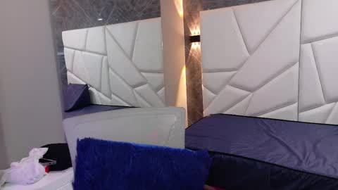 Snapshot of pettymoon chatting on 15, 11, 2025 Moon online show from 15, 11, 2025