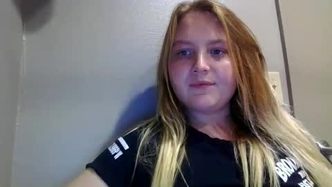 Snapshot of phatassblond chatting on 8, 12, 2024 PhatAssBlond online show from 8, 12, 2024