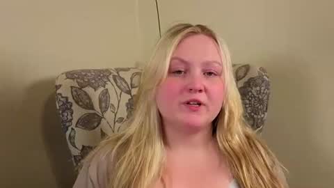 Snapshot of phatassblond chatting on 19, 6, 2026 PhatAssBlond online show from 19, 6, 2026