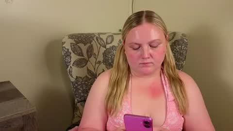 Snapshot of phatassblond chatting on 8, 7, 2026 PhatAssBlond online show from 8, 7, 2026