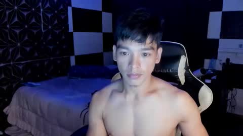 Snapshot of philhotbody chatting on 12, 9, 2025 AJ online show from 12, 9, 2025