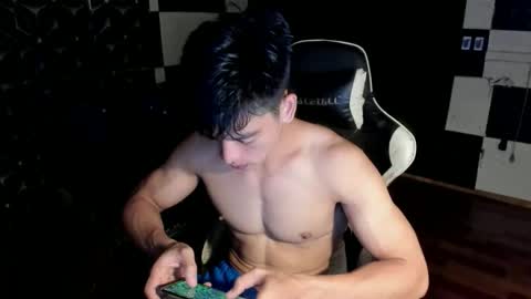 Snapshot of philhotbody chatting on 18, 11, 2025 AJ online show from 18, 11, 2025