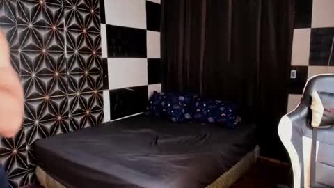 Snapshot of philhotbody chatting on 4, 12, 2025 AJ online show from 4, 12, 2025