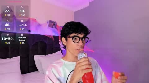 Snapshot of phillicious_ chatting on 12, 10, 2025 Phillip online show from 12, 10, 2025