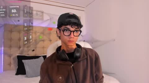 Snapshot of phillicious_ chatting on 15, 10, 2025 Phillip online show from 15, 10, 2025