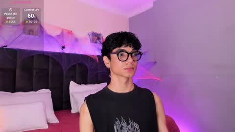 Snapshot of phillicious_ chatting on 15, 10, 2025 Phillip online show from 15, 10, 2025