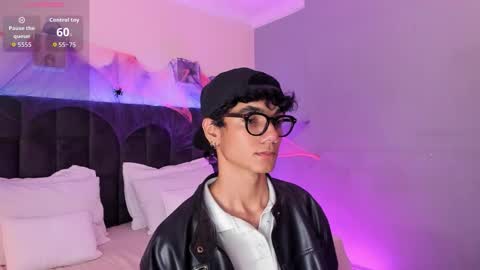 Snapshot of phillicious_ chatting on 21, 10, 2025 Phillip online show from 21, 10, 2025