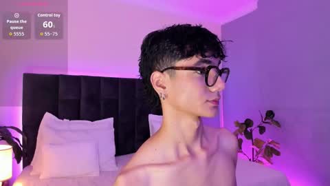 Snapshot of phillicious_ chatting on 3, 11, 2025 Phillip online show from 3, 11, 2025