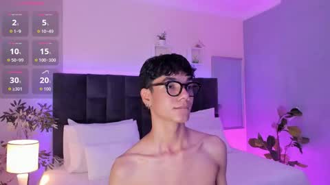 Snapshot of phillicious_ chatting on 8, 11, 2025 Phillip online show from 8, 11, 2025