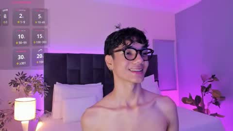 Snapshot of phillicious_ chatting on 12, 11, 2025 Phillip online show from 12, 11, 2025